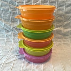 Set of 6 New Tupperware Cereal bowls with lids.